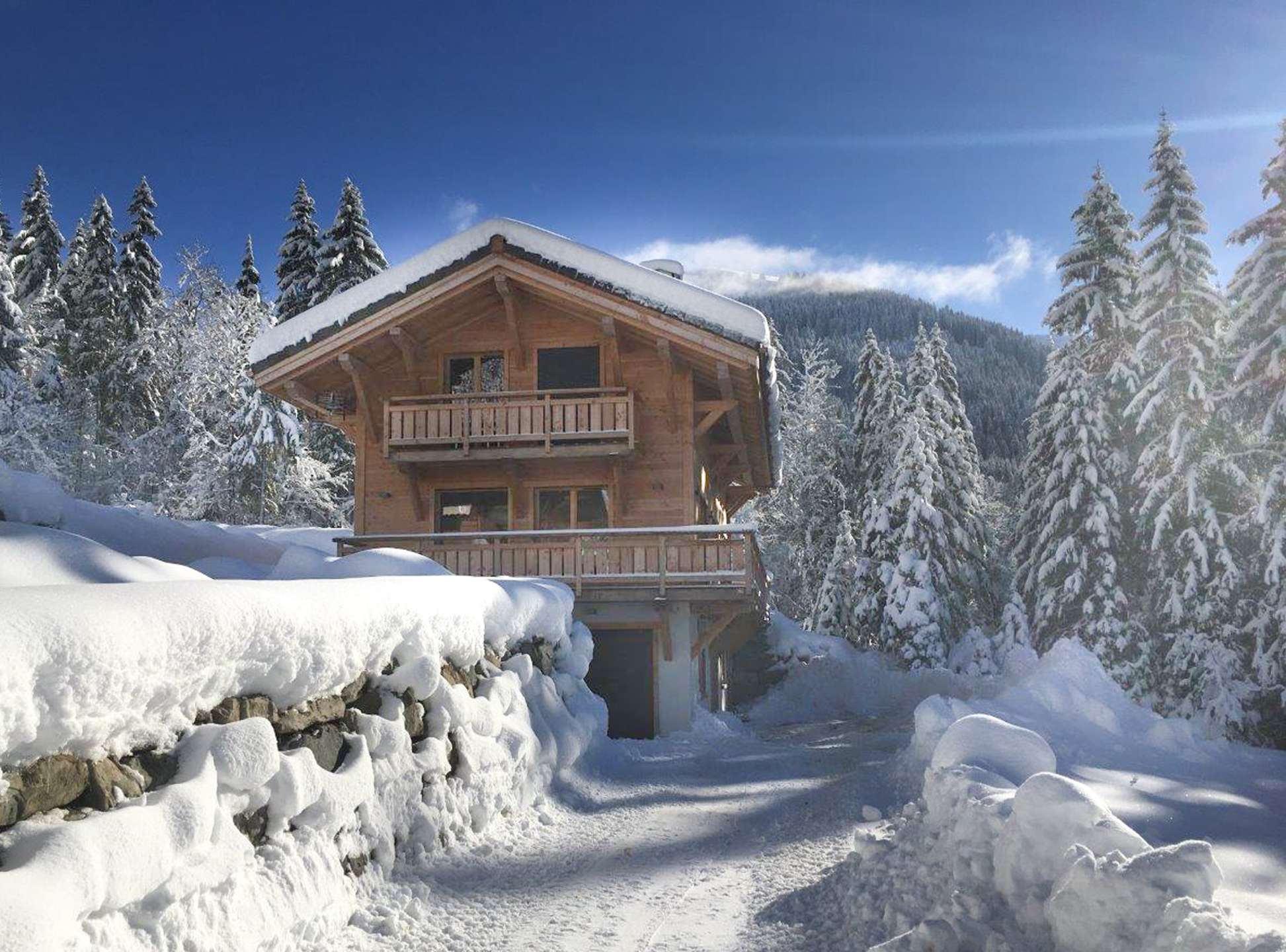 CHALET  (  )